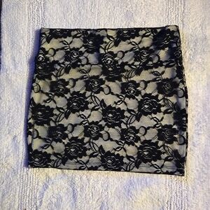 Jrs. Short blk lace stretch skirt.  Wide band. Size small.  Made by Body Central